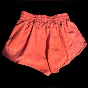 Lululemon Hotty Hot 2.5” Low-Rise Short in Coral Size 4